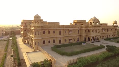 Se-Muestra-La-Fortaleza-De-Alila-Bishangarh-En-Jaipur,-Rajasthan,-India