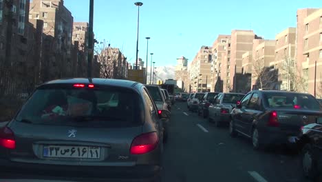 Eine-Belebte-Stadtstraße-In-Teheran-Iran-1