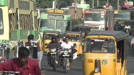A-street-in-India-is-crammed-with-vehicles-and-people-1