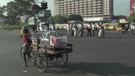 A-street-in-India-with-vehicles-and-people