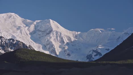 Mount-Blackburn-panning-left-in-Alaska