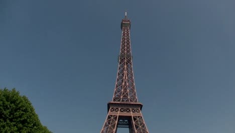 Handheld-tilt-up-to-Eiffel-Tower-paris-1