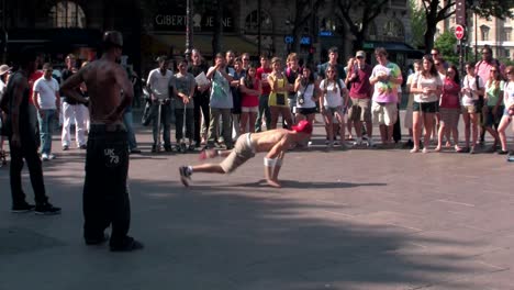 An-1-shot-of-Paris-street-dancers-and-performers-1