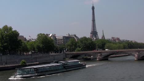 The-Seine-and-the-Eiffel-Tower-with-riverboats-in-Paris-France