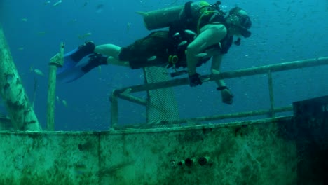 Divers-explore-a-shipwreck