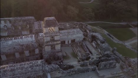 Una-Vista-Aérea-De-Las-Pirámides-Mayas-De-Palenque-En-México-3