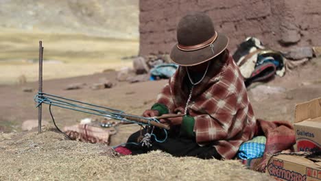 Pan-to-traditional-women-weaving