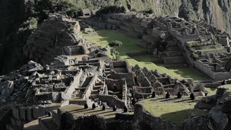 Breitere-Sicht-Auf-Den-Machu-Picchu-Komplex