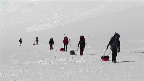 Climbers-with-sleds-approaching-camp