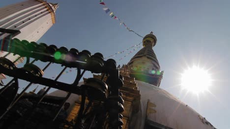 Gleiten-Des-Swayambhunath-Tempels-Mit-Sonneneruption