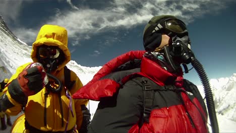 Escaladores-A-Punto-De-Dejar-El-Campamento-Tres