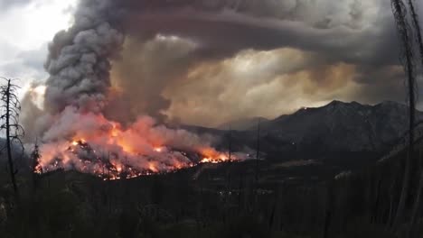 Time-Lapse-Of-A-Massive-Wildfire-Burning