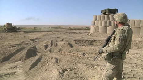 Armeeingenieure-Bauen-Und-Begradigen-Straßen-In-Afghanistan-1