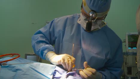Los-Cirujanos-Del-Ejército-Realizan-Una-Cirugía-De-Septoplastia-En-La-Nariz-1
