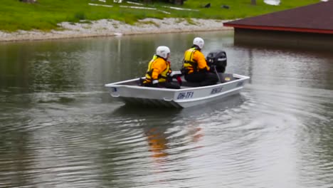 Los-Equipos-De-Búsqueda-Y-Rescate-De-La-Guardia-Nacional-Practican-En-Un-Vecindario-Inundado-Simulado