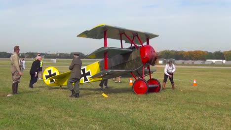 Old-Time-Airplanes-Are-Flown-At-An-Airshow-1