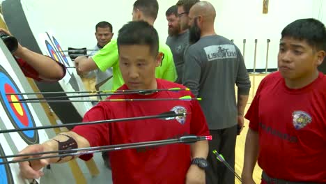 Handicapped-Servicement-Compete-In-Archery-2