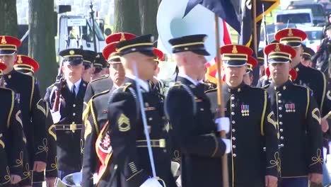 Us-Marine-Honor-Guard-Leads-A-Funeral-For-A-Fallen-Soldier