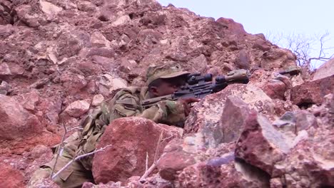 Los-Soldados-Estadounidenses-En-Djibouti-Africa-Practican-Tácticas-Para-Realizar-Una-Emboscada-Enemiga-1