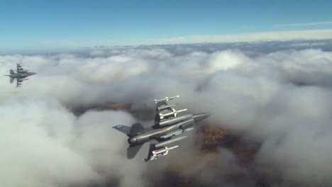 F16-Kampfjets-Lösen-Sich-In-Formation-Ab