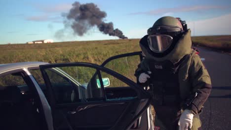 Bomb-Disposal-Experts-Diffuse-Car-Bombs-In-This-Simulation-Exercise-In-Iceland-1