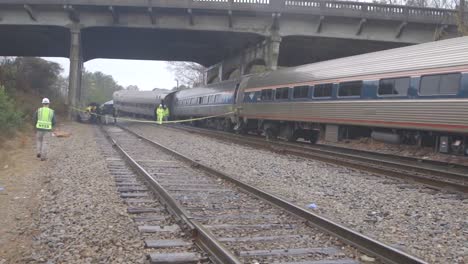 Feldermittler-Des-Ntsb-Untersuchen-Eine-Entgleisung-Einer-Amtrak-Zugunfallkollision-In-Cayce-South-Carolina