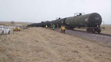 Investigadores-De-Campo-De-La-Ntsb-Investigan-Un-Accidente-De-Tren-Petrolero-Cerca-De-Graettinger-Iowa-8