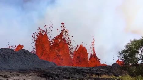 Erstaunliche-Aufnahmen-Vom-Ausbruch-Des-Vulkans-Kilauea-Im-Jahr-2018-Auf-Der-Hauptinsel-Von-Hawaii-1