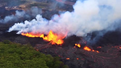 Excellent-Helicopter-Aerial-Of-The-2018-Eruption-Of-The-Kilauea-Volcano-In-Hawaii