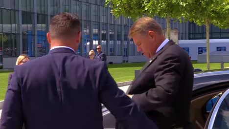 Rumäniens-Ministerpräsident-Klaus-Iohannis-Kommt-Zum-Nato-Gipfel-In-Brüssel-Belgien