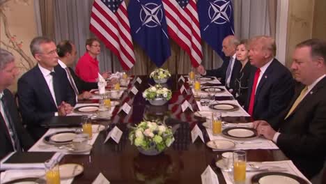 US-Präsident-Donald-Trump-Kritisiert-Die-Deutsche-Außenpolitik-Mit-Russland-Beim-Frühstück-Beim-Nato-Gipfel-In-Brüssel-Belgien-5