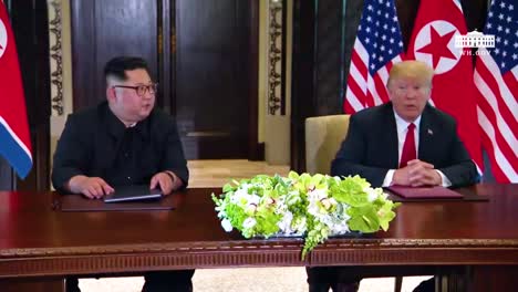 Us-President-Donald-Trump-And-North-Korean-Dictator-Kim-Jong-Un-Sign-A-Document-During-Their-Historic-Singapur-Summit-Meeting-6