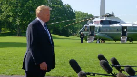 US-Präsident-Donald-Trump-Beantwortet-Fragen-Der-Presse-Zum-Nordkoreanischen-Gipfel-Auf-Dem-Weg-Zum-Helikopter-Und-Sagt-Meistens,-Wir-Werden-Sehen,-Was-Passiert-1
