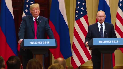 US-Präsident-Donald-Trump-Hält-Eine-Desaströse-Und-Viel-Kritisierte-Pressekonferenz-Mit-Dem-Russischen-Verband-Wladimir-Putin-Nach-Ihrem-Gipfel-In-Helsinki-Ab
