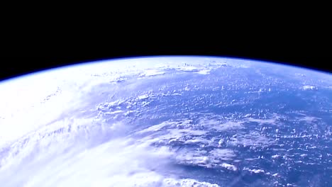 Schüsse-Von-Der-NASA-Raumstation-Des-Hurrikans-Florenz,-Der-Sich-Der-Küste-Nordamerikas-Nähert-2