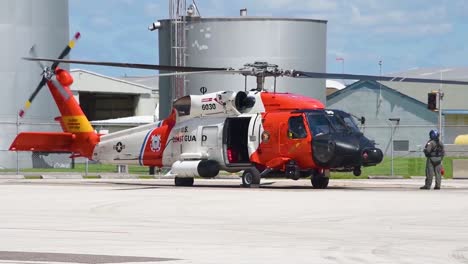 Coast-Guard-air-crews-crews-finalize-preparations-before-Hurricane-Florence-1