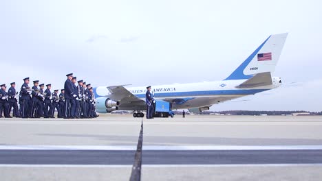 The-Coffin-Of-Us-President-George-Hw-Bush-Is-Taken-From-Air-Force-One-To-Be-Transported-To-His-Viewing-During-A-State-Funeral-3