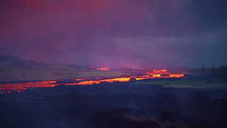 The-Kilauea-Volcano-On-The-Big-Island-Of-Hawaii-Erupting-At-Night-With-Huge-Lava-Flows