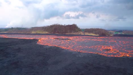 Very-Good-Aerial-Of-The-Kilauea-Volcano-On-Hawaii-Eruption-With-Very-Large-Lava-Flow-1