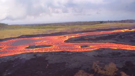 Very-Good-Aerial-Of-The-Kilauea-Volcano-On-Hawaii-Eruption-With-Very-Large-Lava-Flow-2