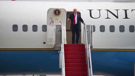 The-President-Of-The-United-States-Donald-J-Trump-Steps-Out-Of-Air-Force-One-And-Greets-Admiring-Followers-At-A-Rally-Gets-Into-Limousine