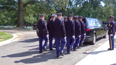 A-Formal-Military-Funeral-For-A-Dead-Us-Soldier-At-Arlington-National-Cemetery
