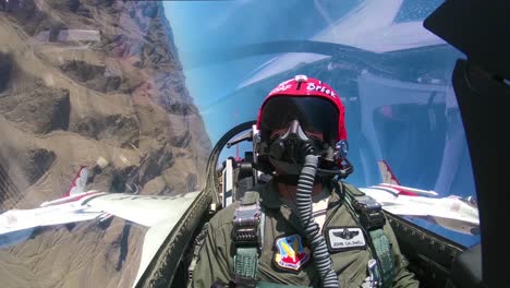 Das-United-States-Air-Force-Thunderbirds-Demonstrationsgeschwader-Bereitet-Sich-Auf-Eine-Airshow-Vor-1