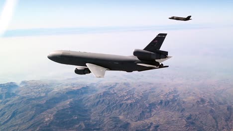 Eine-F35-Und-F16-Von-Edwards-Air-Force-Base-Werden-Von-Einer-F15e-Und-F22-Aus-Der-422.-Test--Und-Bewertungsstaffel-Aus-Der-Nellis-Airforce-Base-Nevada-2018-Ergänzt
