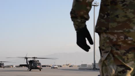 Die-455th-Expeditionary-Medical-Group-Demonstriert-Ihre-Fähigkeiten,-Indem-Sie-Einen-Weg-Der-Patientenschulung-Am-14.-Dezember-2018-Auf-Dem-Flugplatz-Bagram-Afghanistan-Durchführt