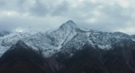 Overcast-Mountain-Scene