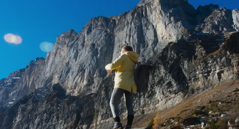 Female-Hiker-in-Dramatic-Mountain-Scene