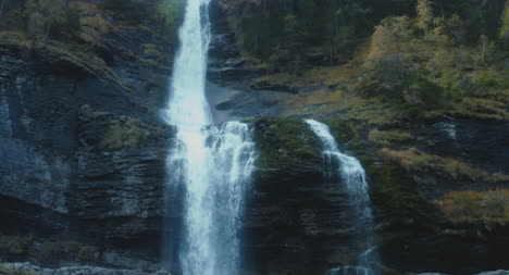 Wasserfall-Cascade-Du-Roget-01