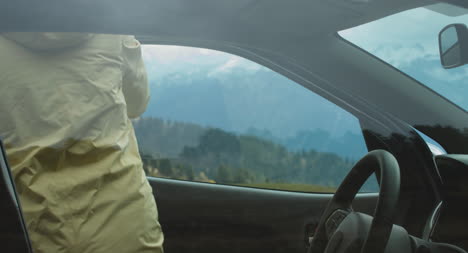 Woman-Stopping-Car-in-Mountains-01