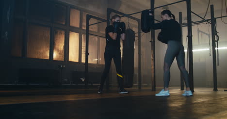Women-Sparring-in-Gym-01